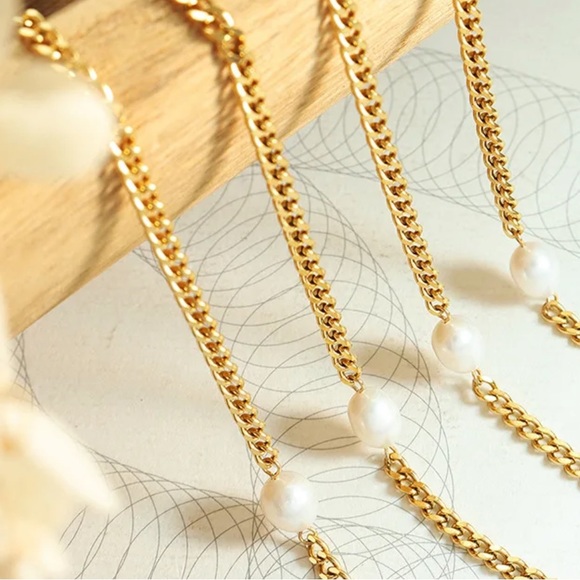 GP Pearl Choker - Picture 4 of 4